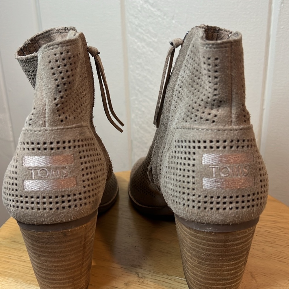 TOMS SUEDE LEATHER CHELSEA BOOTS - Picture 6 of 11